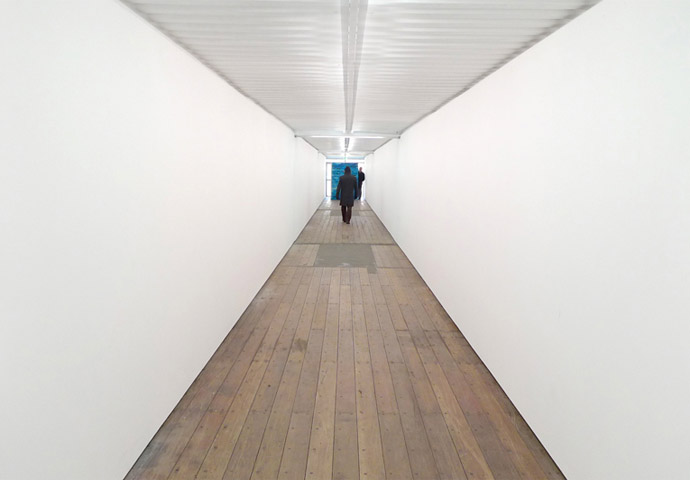 HELLA BERENT: Anteroom BLUE WITH MIRROR