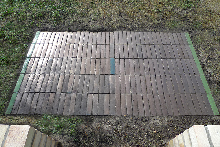 Entrance inside, glazed bricks, 207 x 115 cm Entrance inside, glazed bricks, 207 x 115 cm